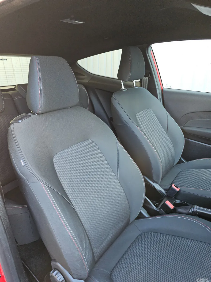 Ford Fiesta Hatchback, Petrol, 2018, Red