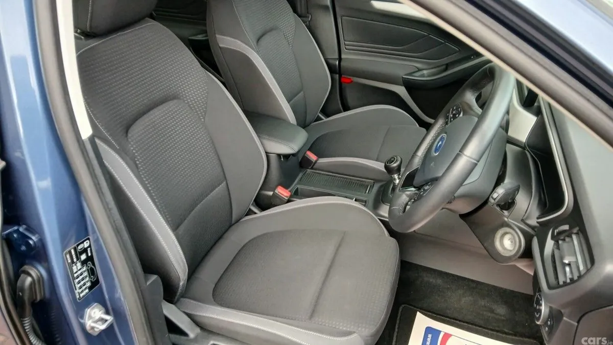 Ford Focus Hatchback, Petrol, 2020, Blue