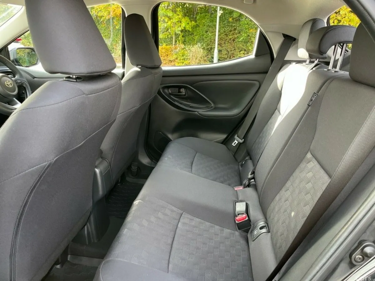 Toyota Yaris Hatchback, Petrol Hybrid, 2025, Black