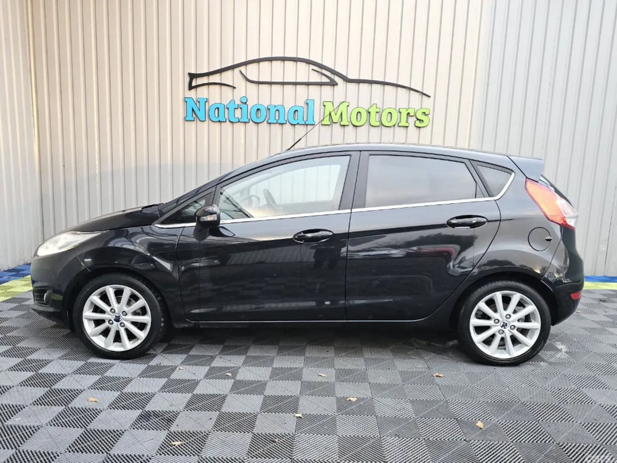 Ford Fiesta Hatchback, Petrol, 2015, Black