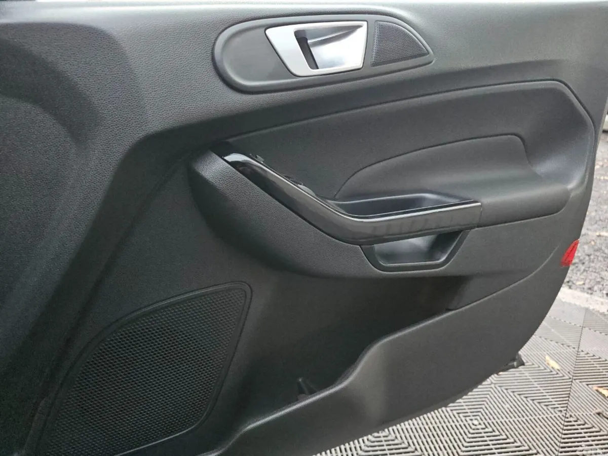 Ford Fiesta Hatchback, Petrol, 2015, Black