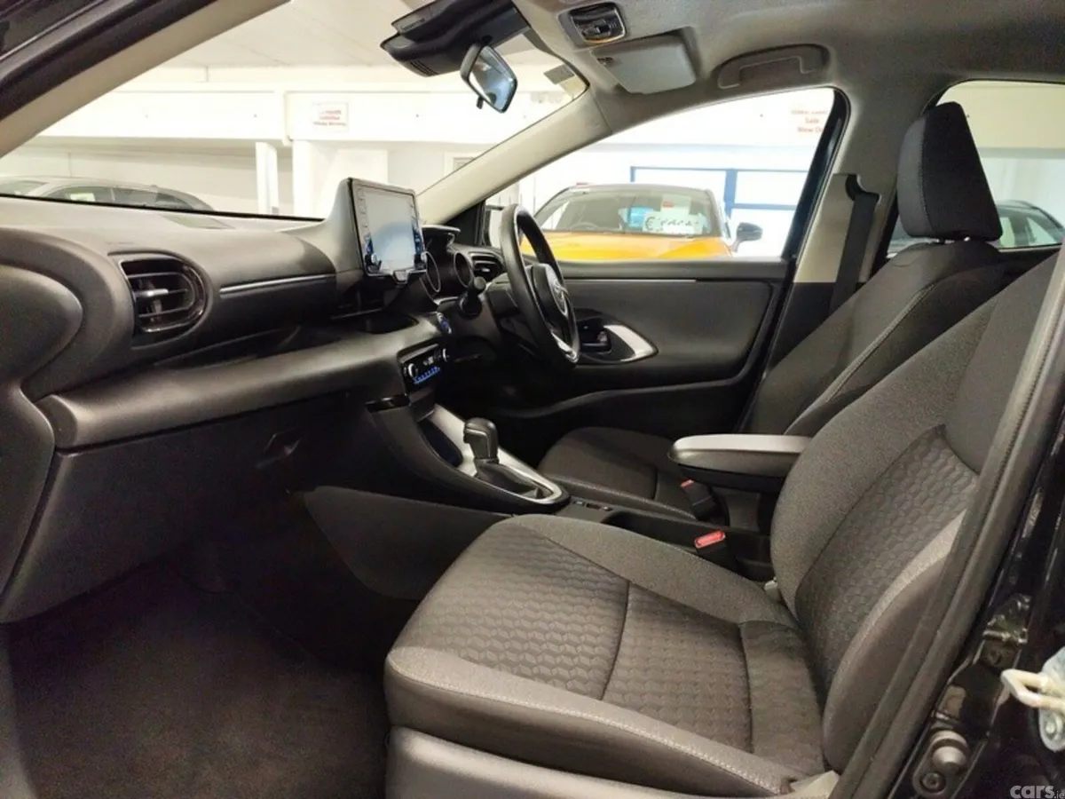 Toyota Yaris Hatchback, Petrol Hybrid, 2024, Black