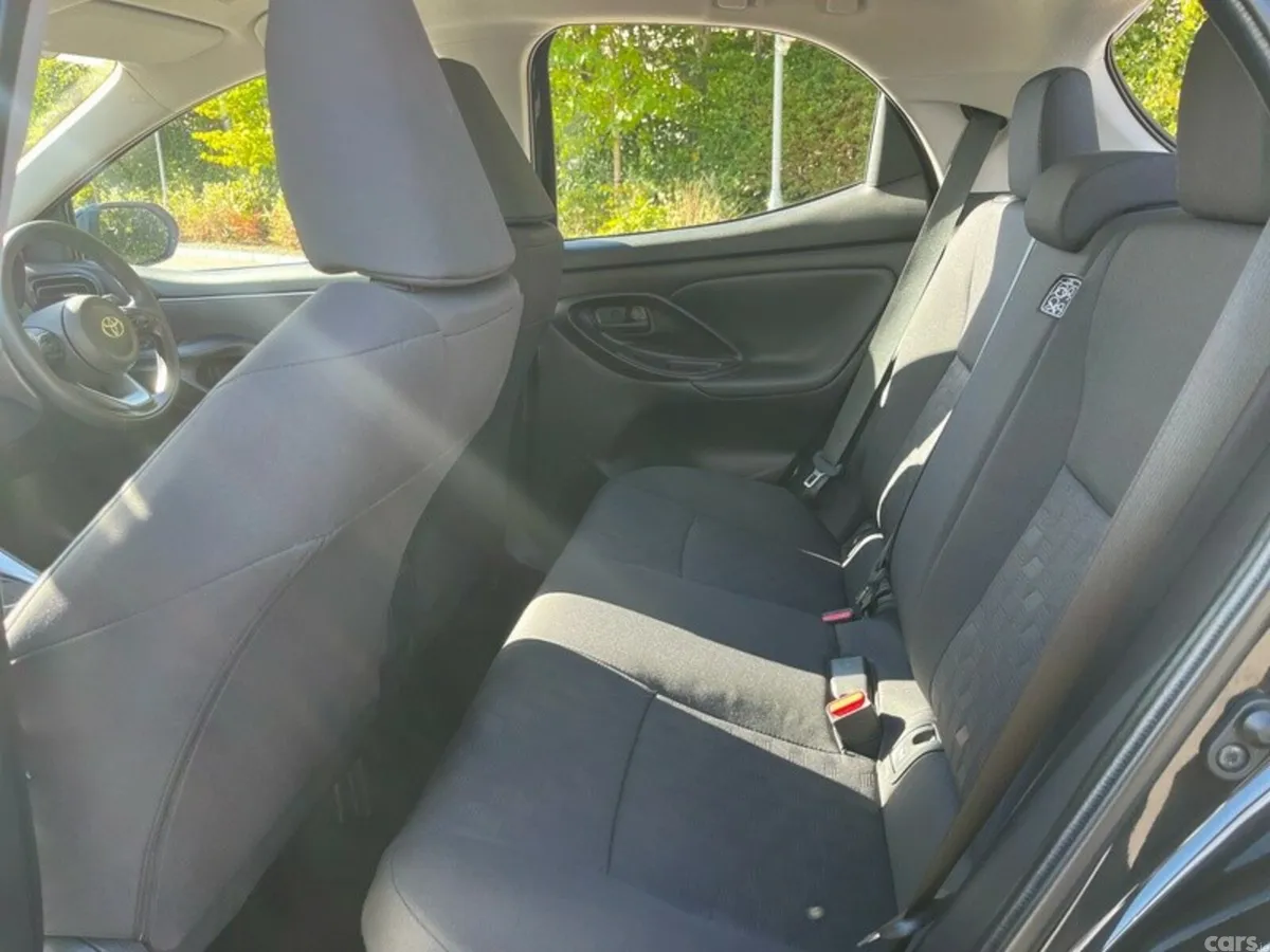 Toyota Yaris Hatchback, Petrol Hybrid, 2025, Black