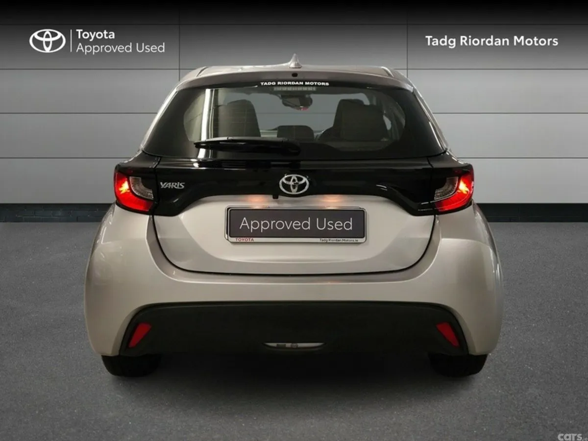 Toyota Yaris Hatchback, Petrol, 2021, Silver