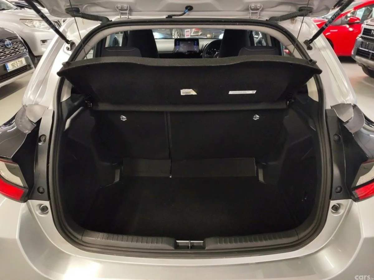 Toyota Yaris Hatchback, Petrol, 2021, Silver