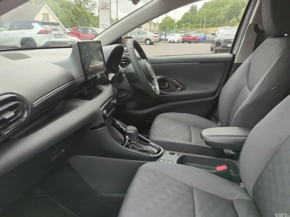 Toyota Yaris Hatchback, Petrol Hybrid, 2025, Silver