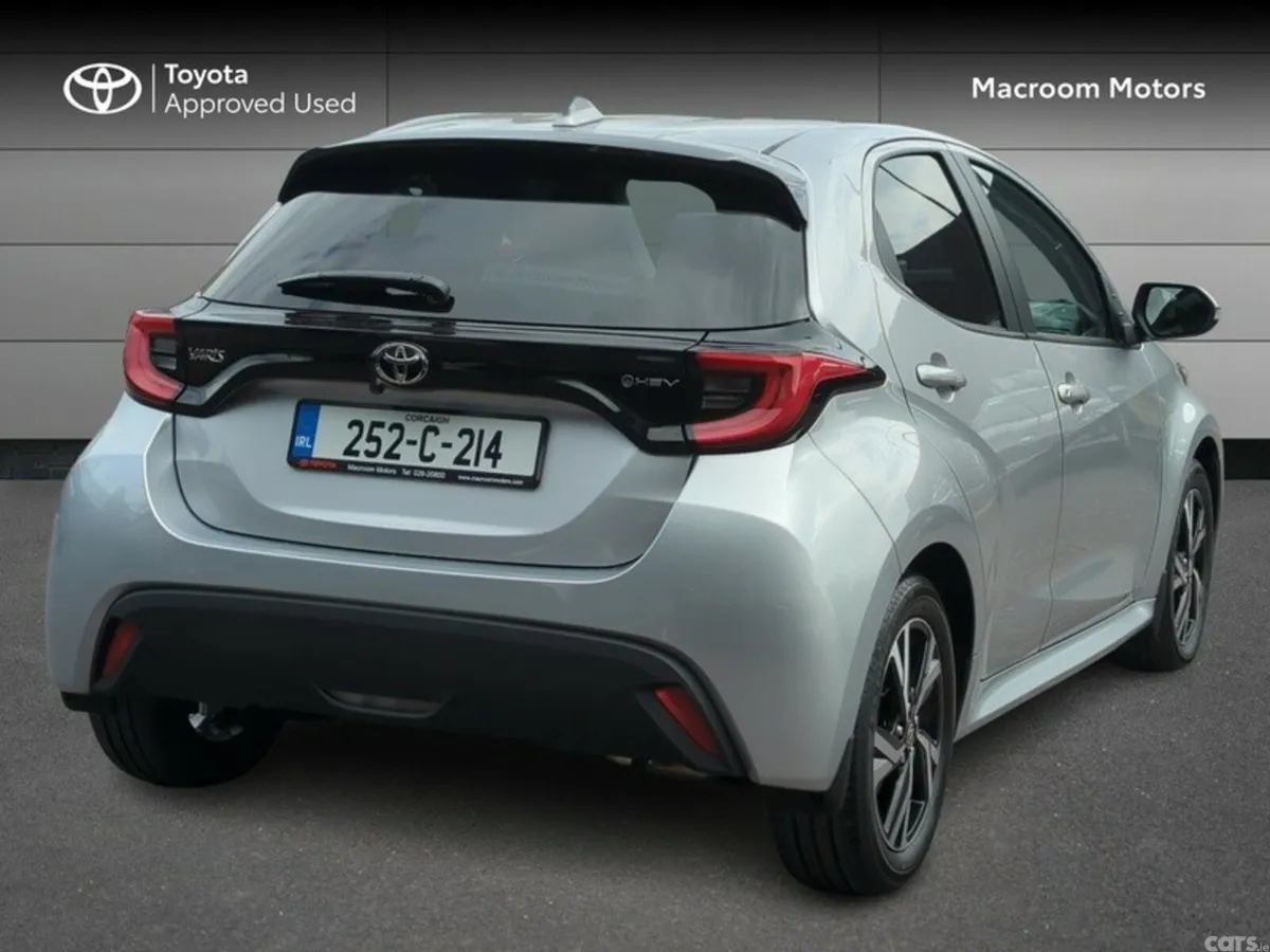 Toyota Yaris Hatchback, Petrol Hybrid, 2025, Silver