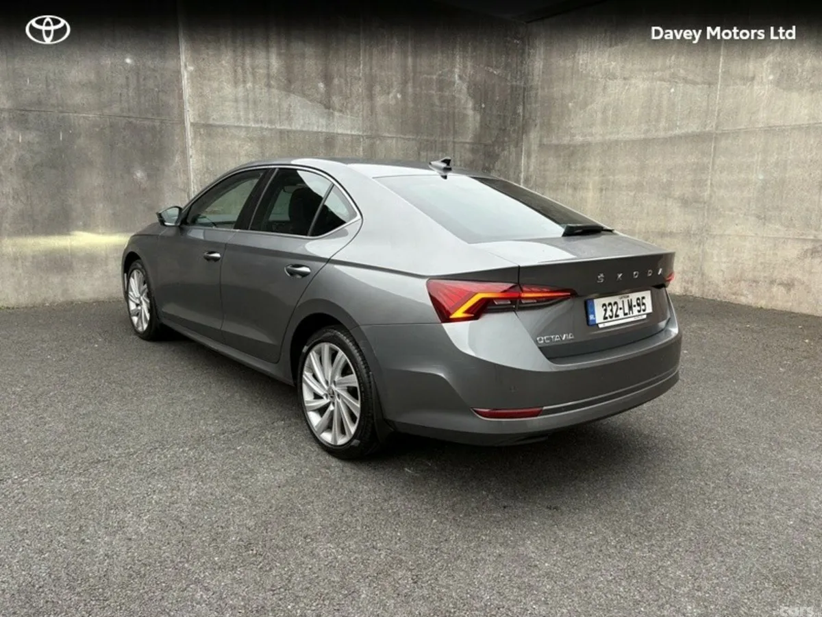 Skoda Octavia Hatchback, Diesel, 2023, Grey