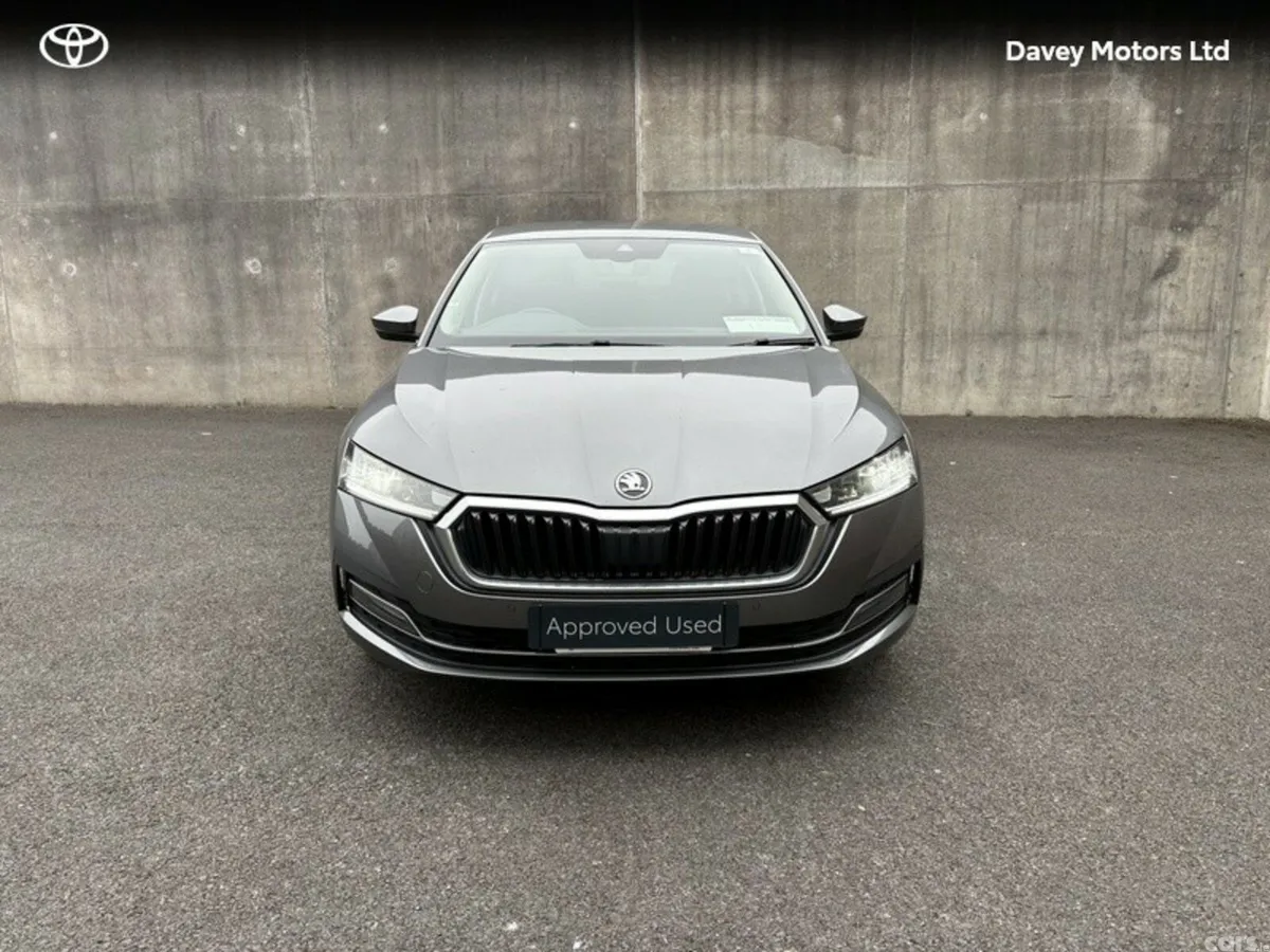 Skoda Octavia Hatchback, Diesel, 2023, Grey