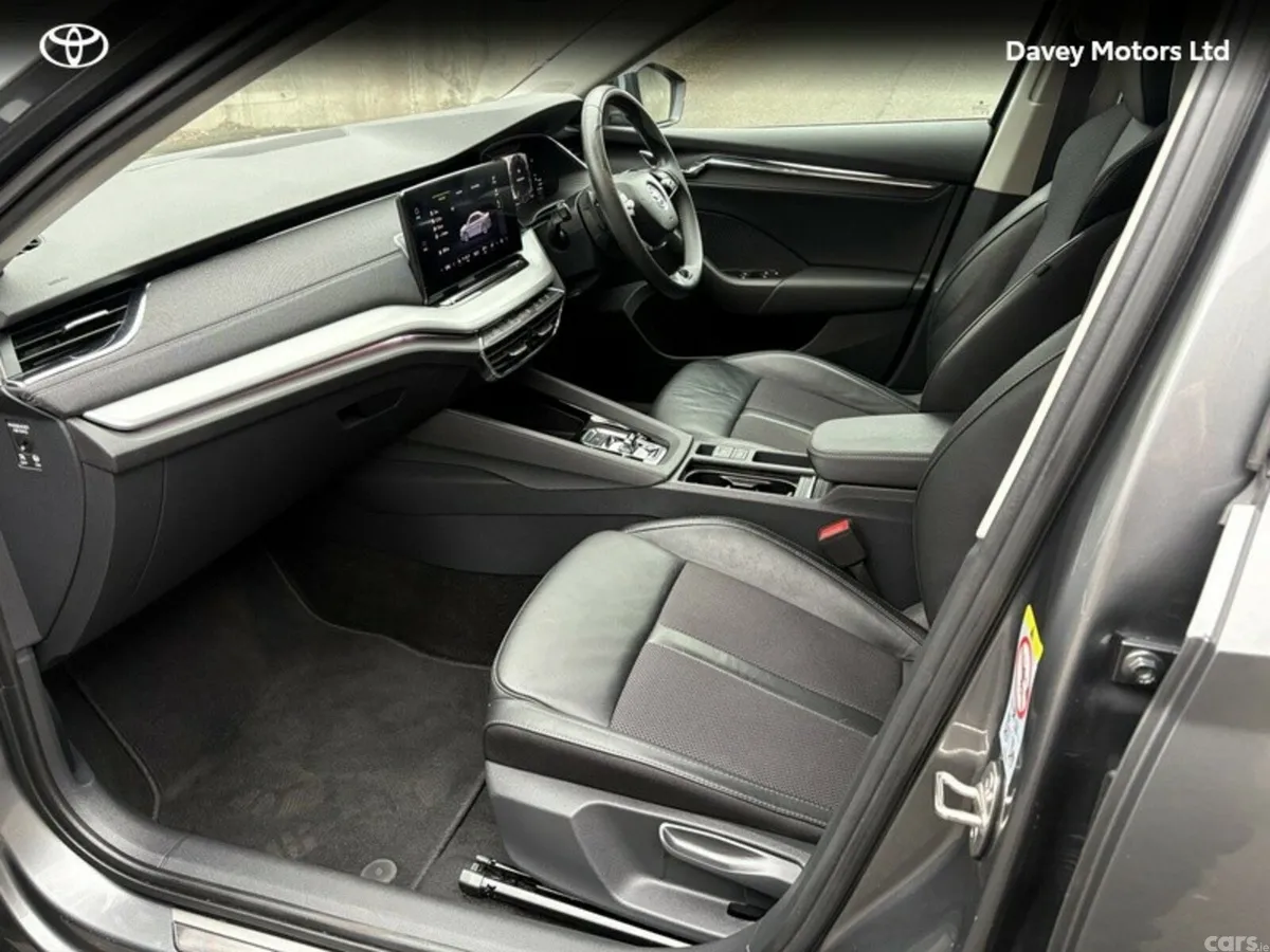 Skoda Octavia Hatchback, Diesel, 2023, Grey
