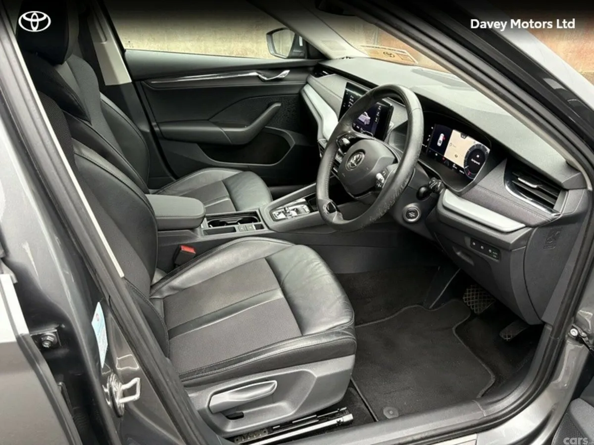 Skoda Octavia Hatchback, Diesel, 2023, Grey