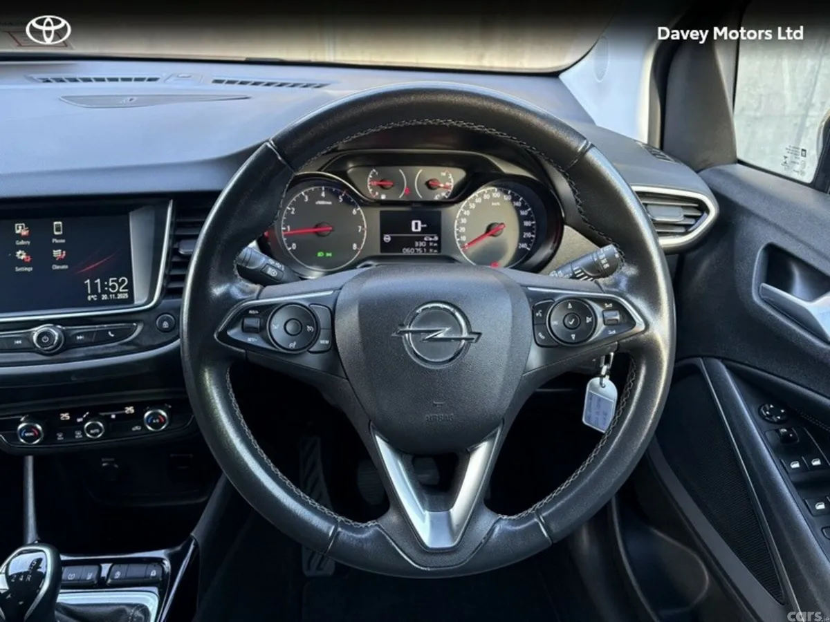 Opel Crossland MPV, Petrol, 2022, White