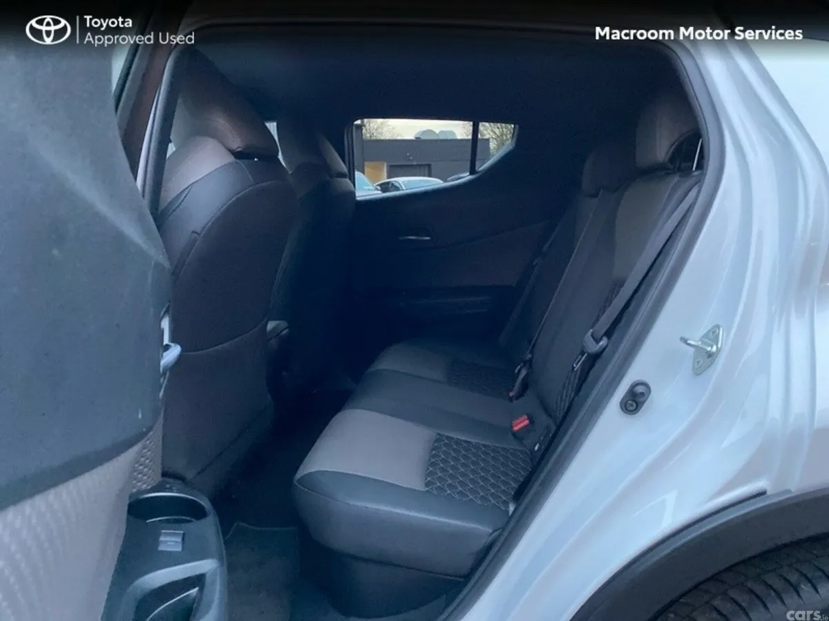 Toyota C-HR SUV, Petrol Hybrid, 2023, White
