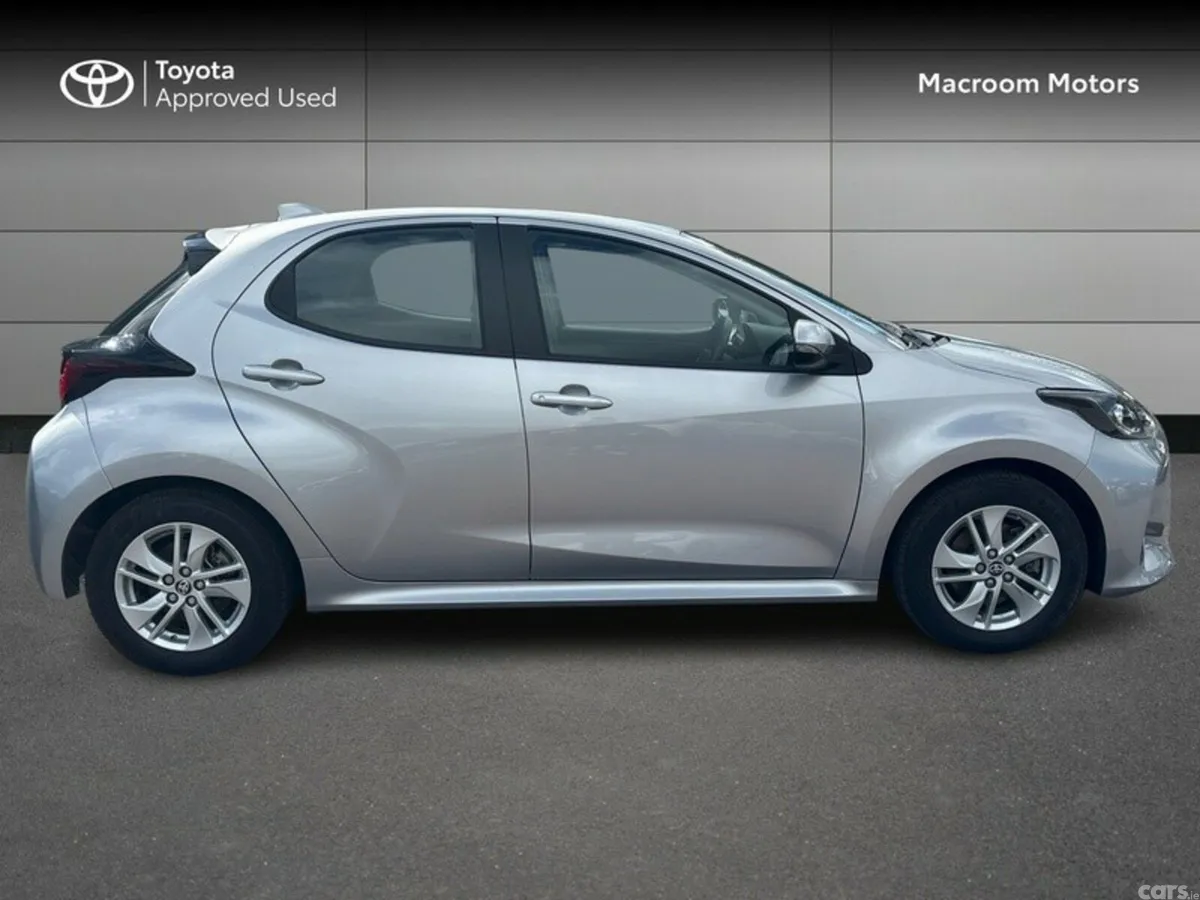 Toyota Yaris Hatchback, Petrol Hybrid, 2023, Grey