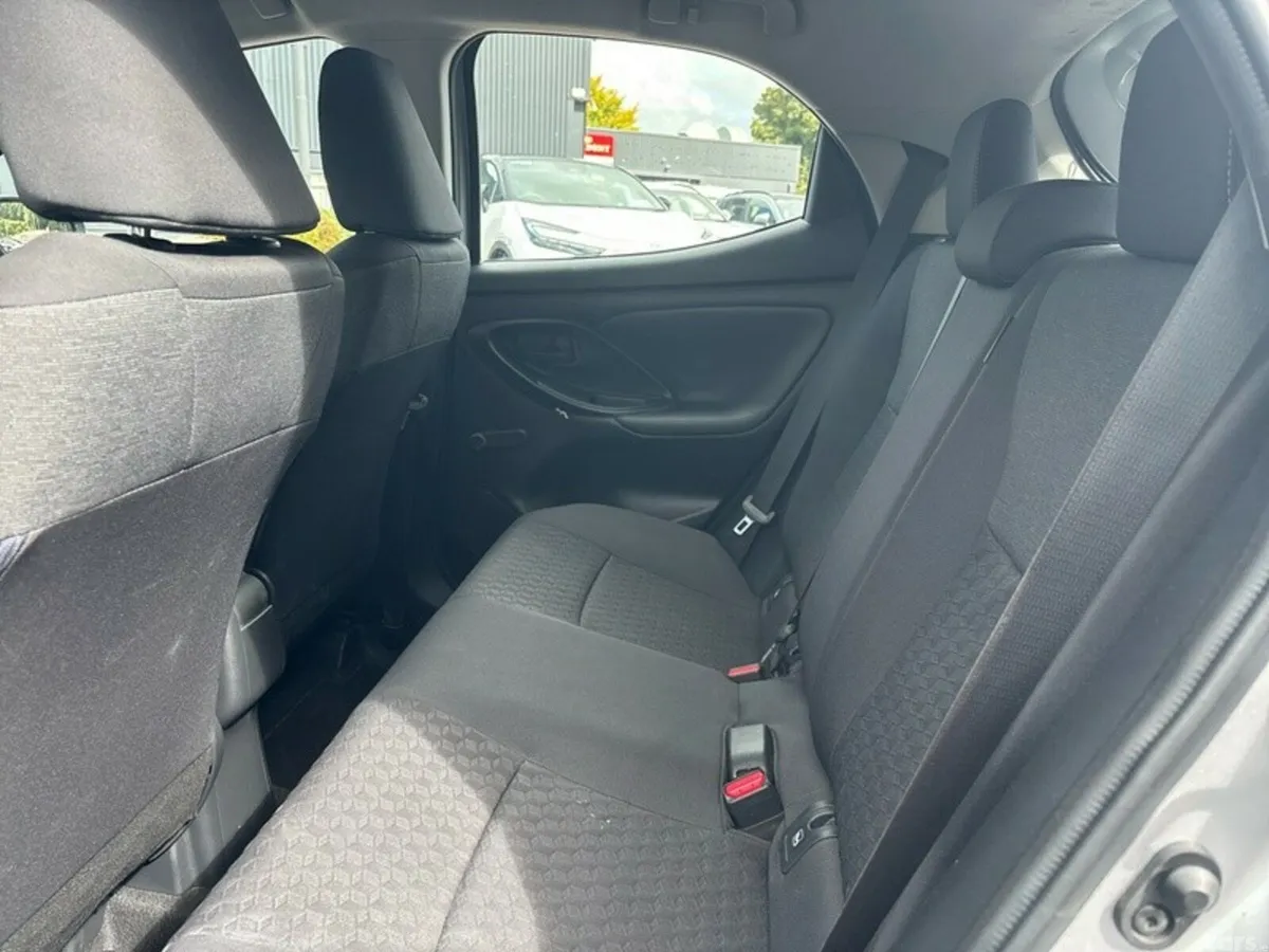 Toyota Yaris Hatchback, Petrol Hybrid, 2023, Grey