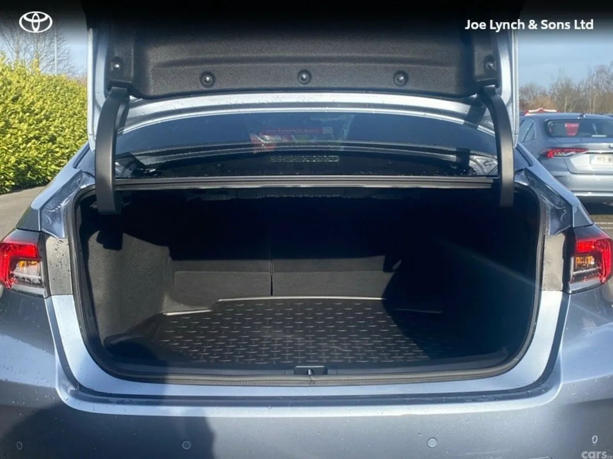 Toyota Corolla Saloon, Petrol Hybrid, 2022, Grey