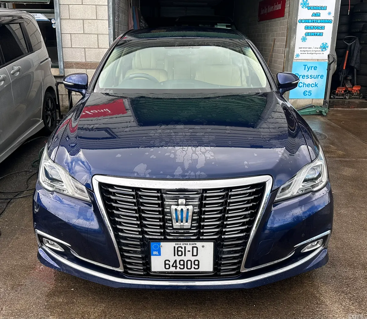Toyota Crown Saloon, Petrol Hybrid, 2016, Blue