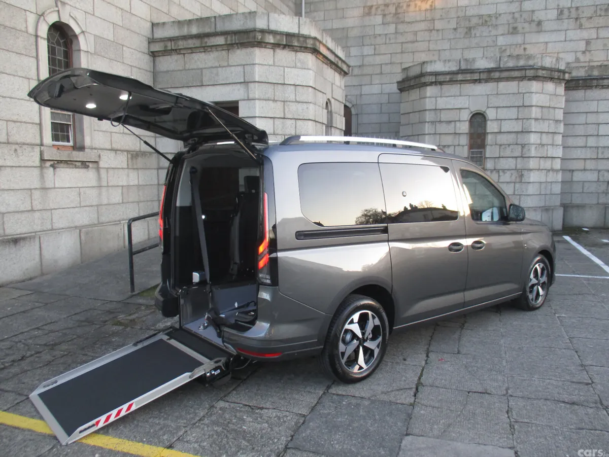 Ford Tourneo Connect MPV, Petrol Plug-in Hybrid, 2026, Grey
