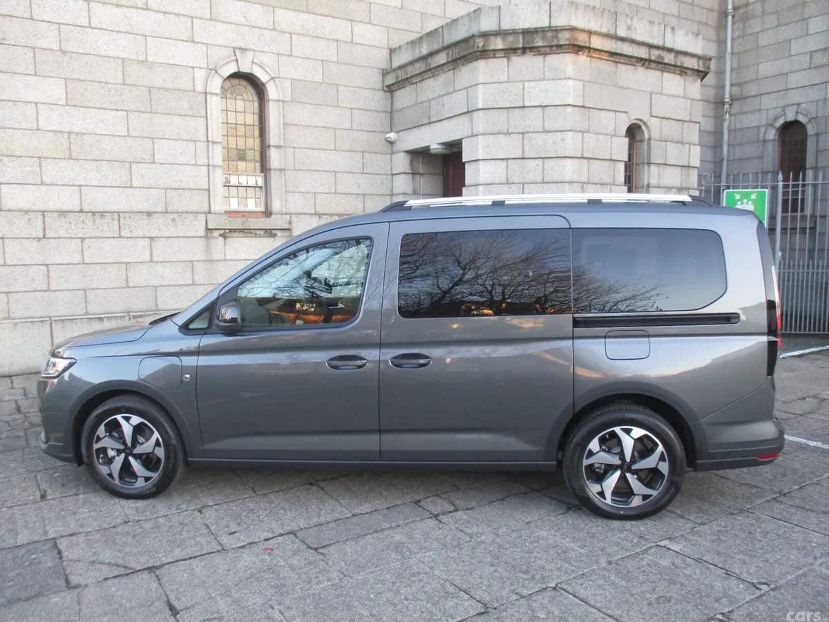 Ford Tourneo Connect MPV, Petrol Plug-in Hybrid, 2026, Grey