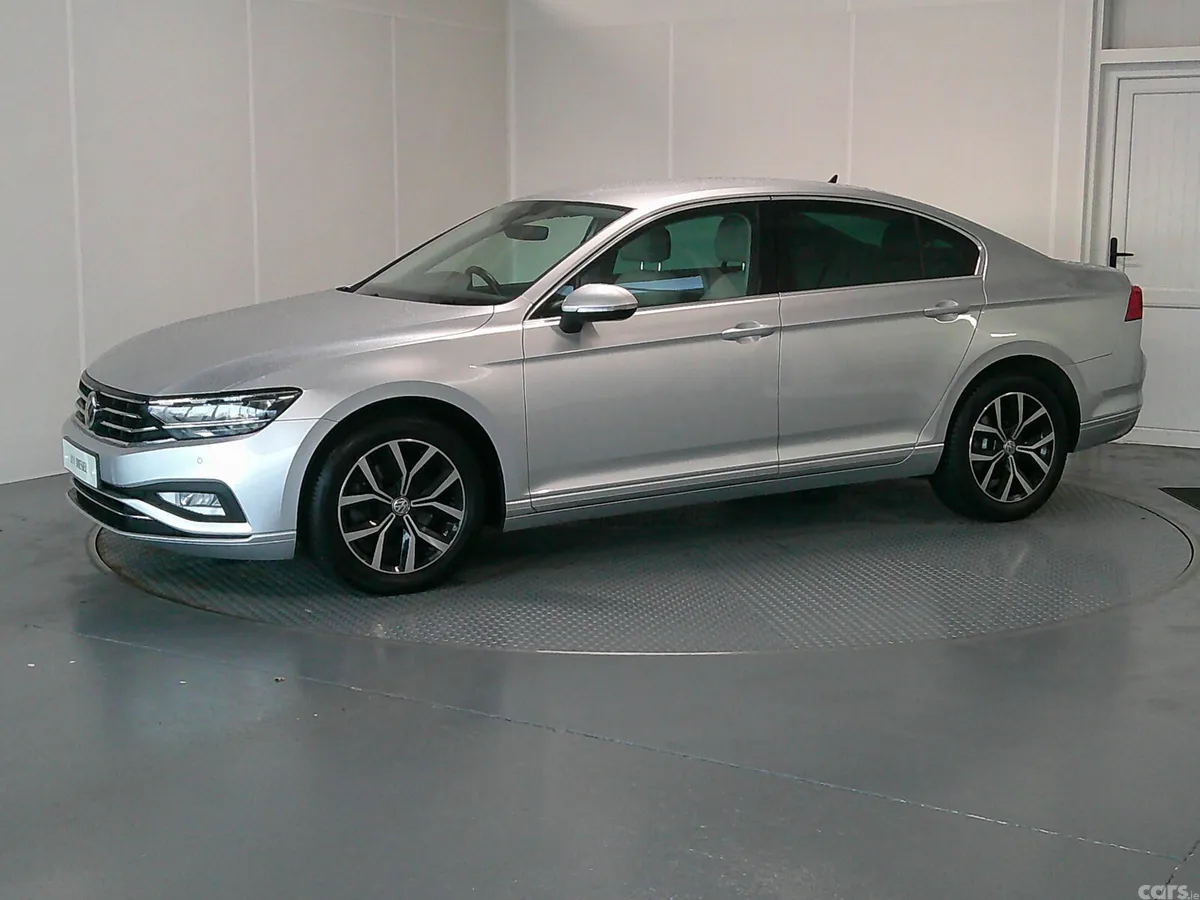 Volkswagen Passat Saloon, Diesel, 2021, Silver