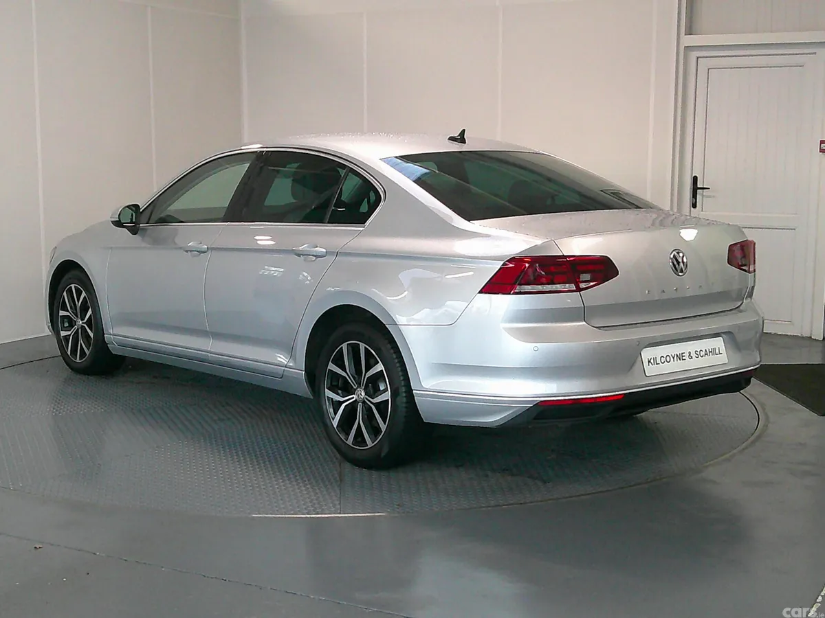 Volkswagen Passat Saloon, Diesel, 2021, Silver