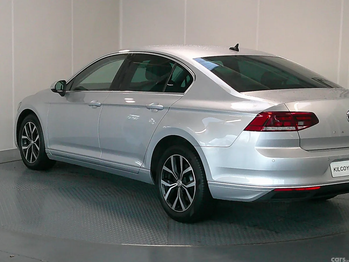 Volkswagen Passat Saloon, Diesel, 2021, Silver