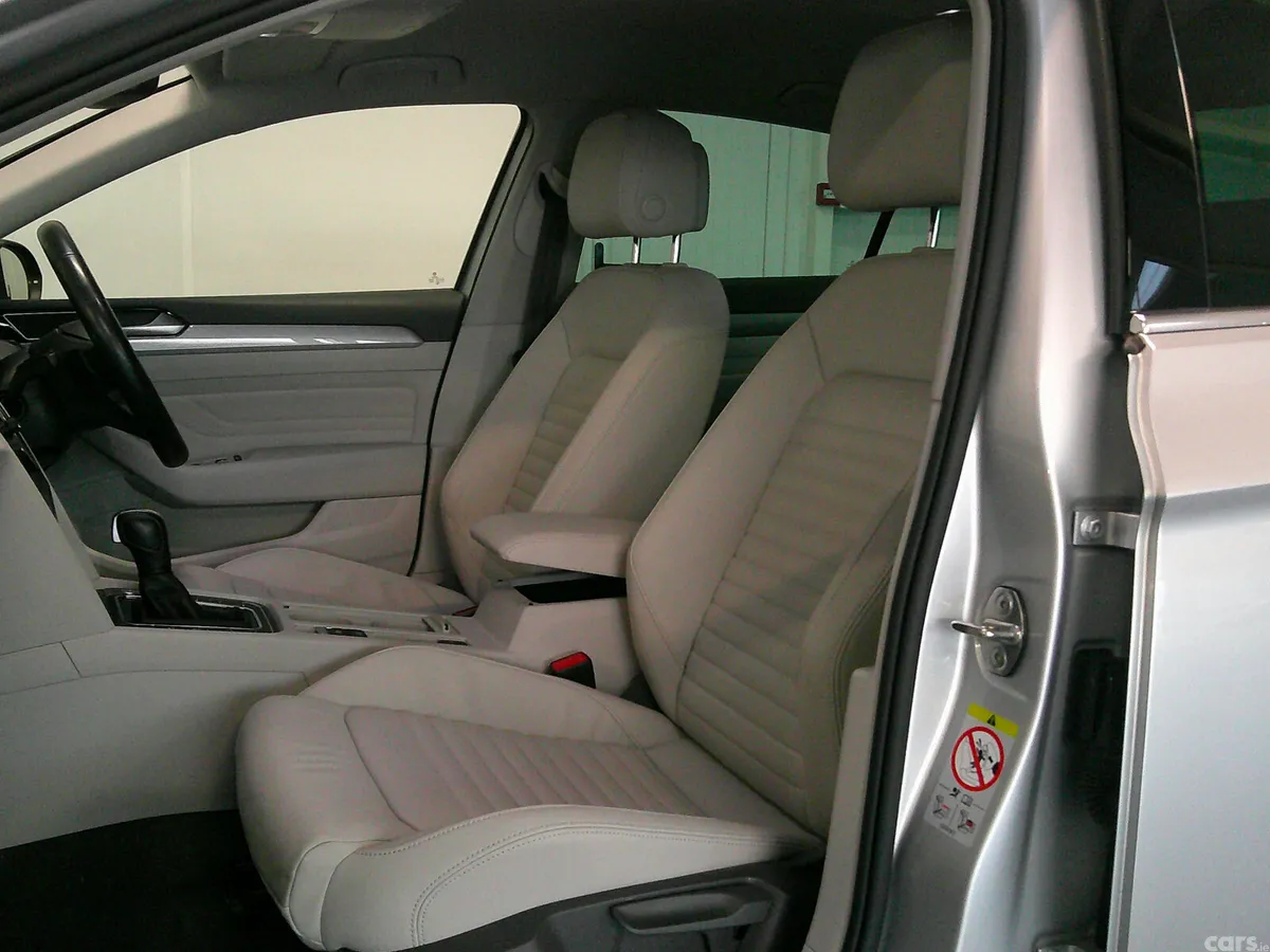 Volkswagen Passat Saloon, Diesel, 2021, Silver