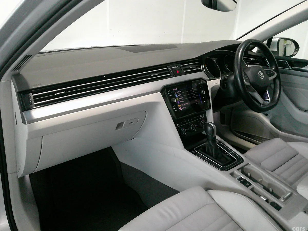 Volkswagen Passat Saloon, Diesel, 2021, Silver