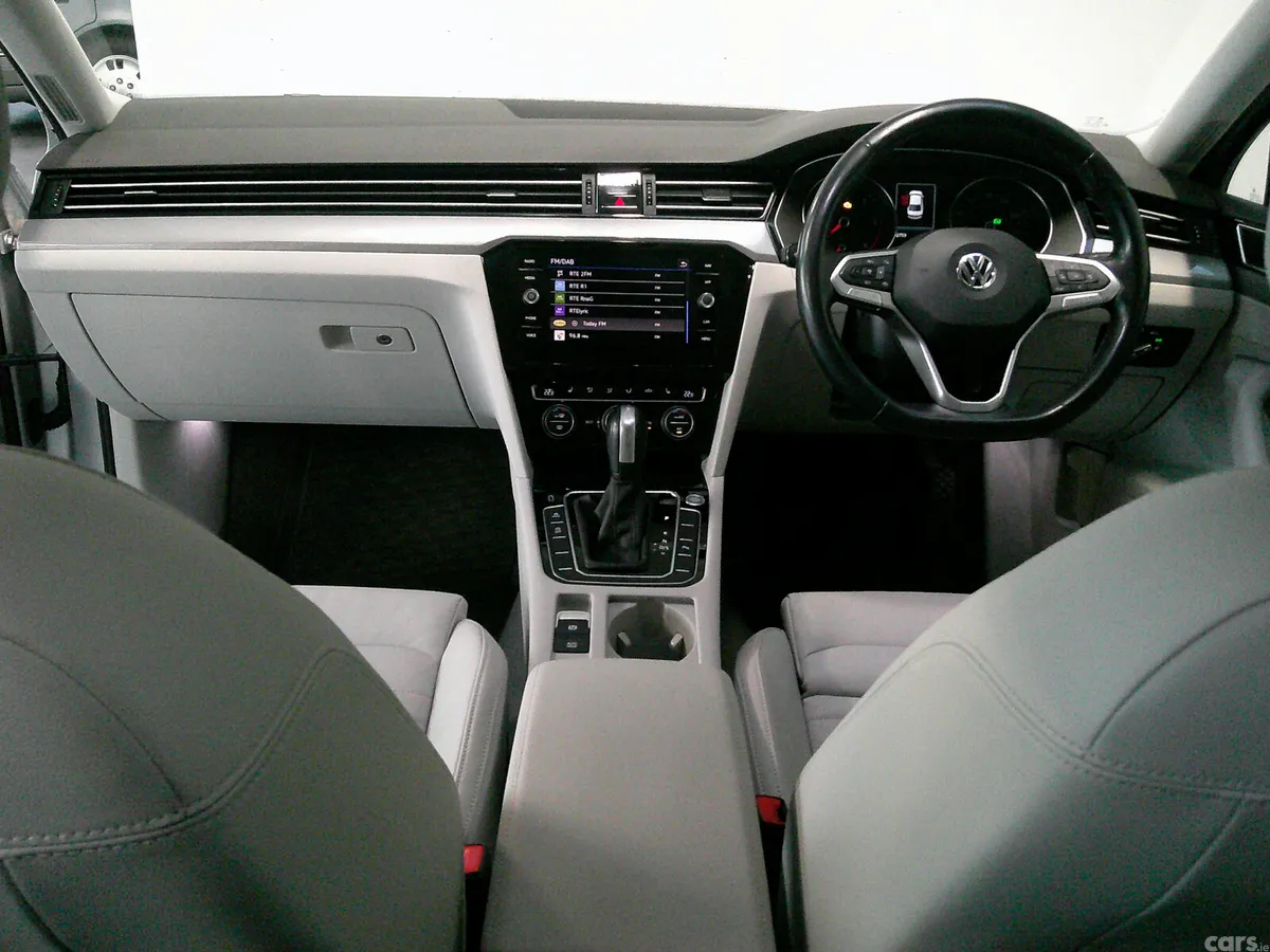 Volkswagen Passat Saloon, Diesel, 2021, Silver