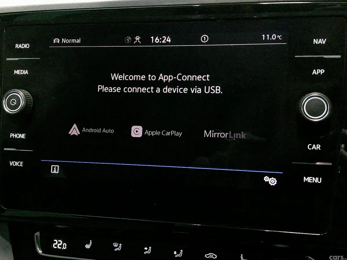 Volkswagen Passat Saloon, Diesel, 2021, Silver