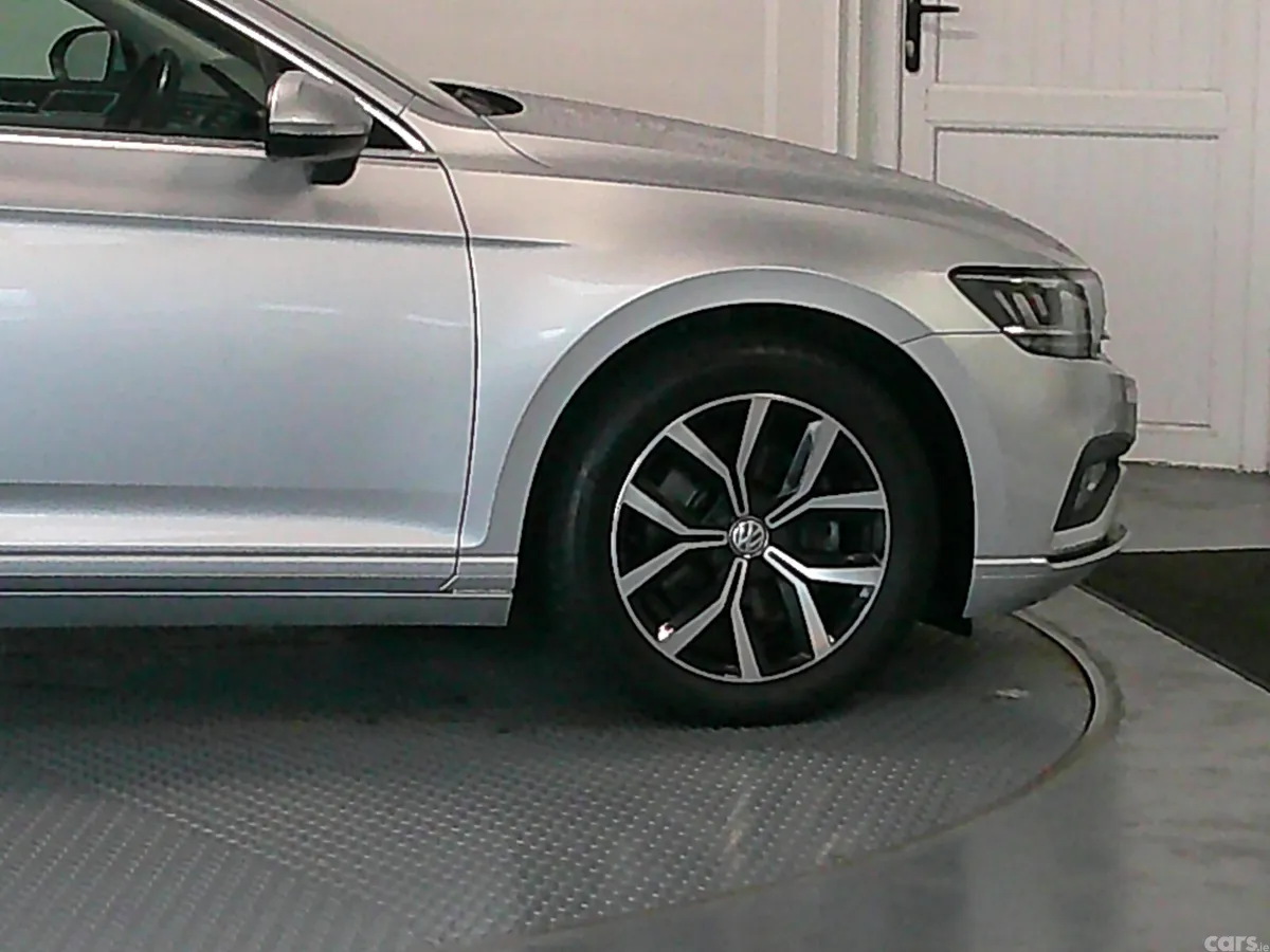 Volkswagen Passat Saloon, Diesel, 2021, Silver