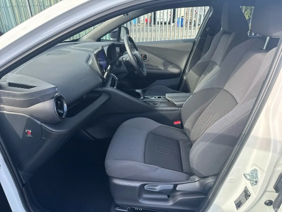 Toyota C-HR SUV, Petrol Hybrid, 2025, White