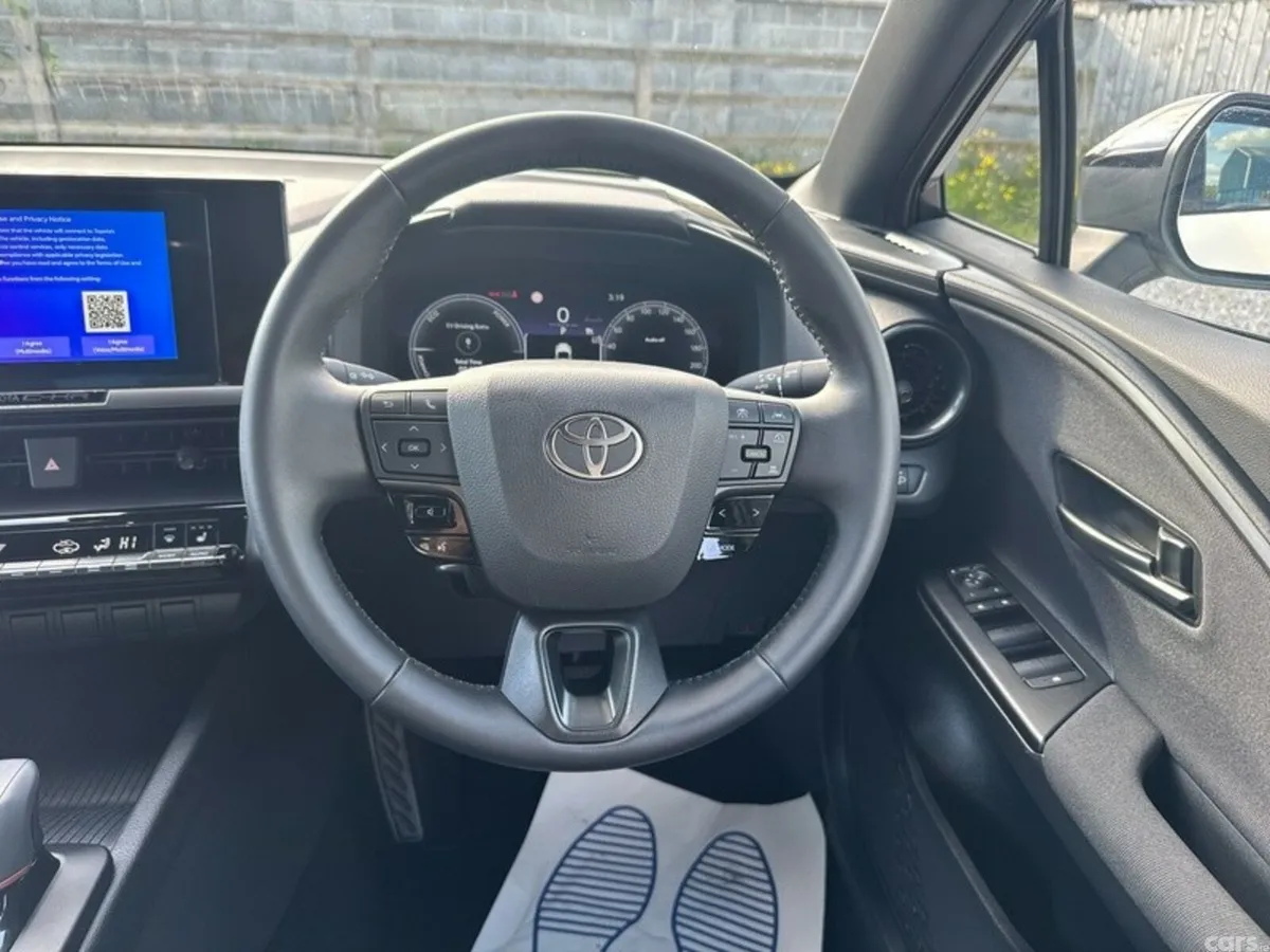 Toyota C-HR SUV, Petrol Hybrid, 2025, White