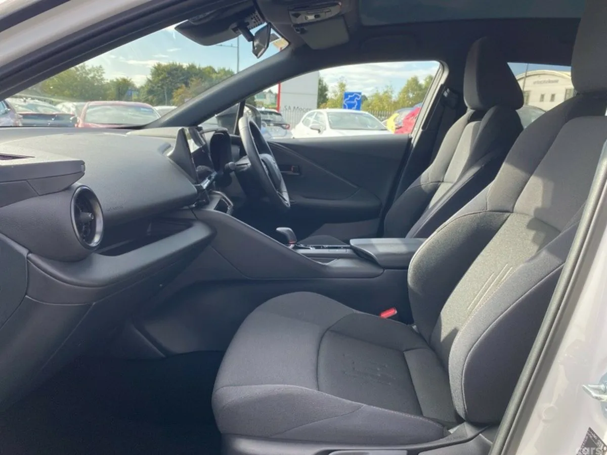 Toyota C-HR SUV, Petrol Hybrid, 2025, White