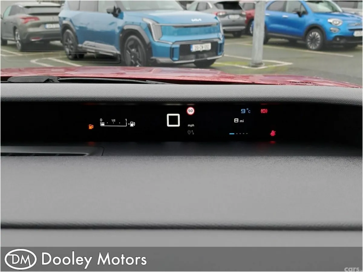 Citroen C3 Hatchback, Petrol, 2027, Red