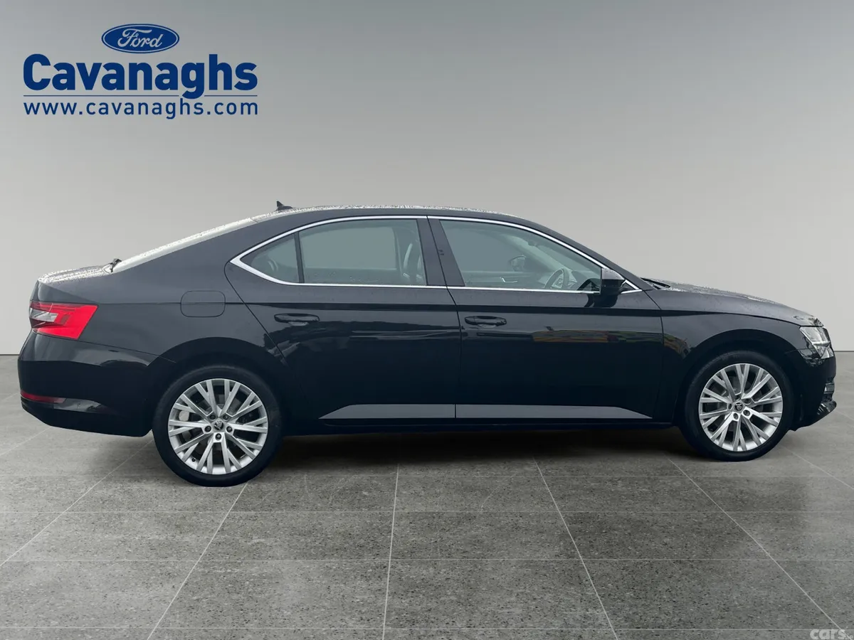 Skoda Superb Saloon, Diesel, 2023, Blue