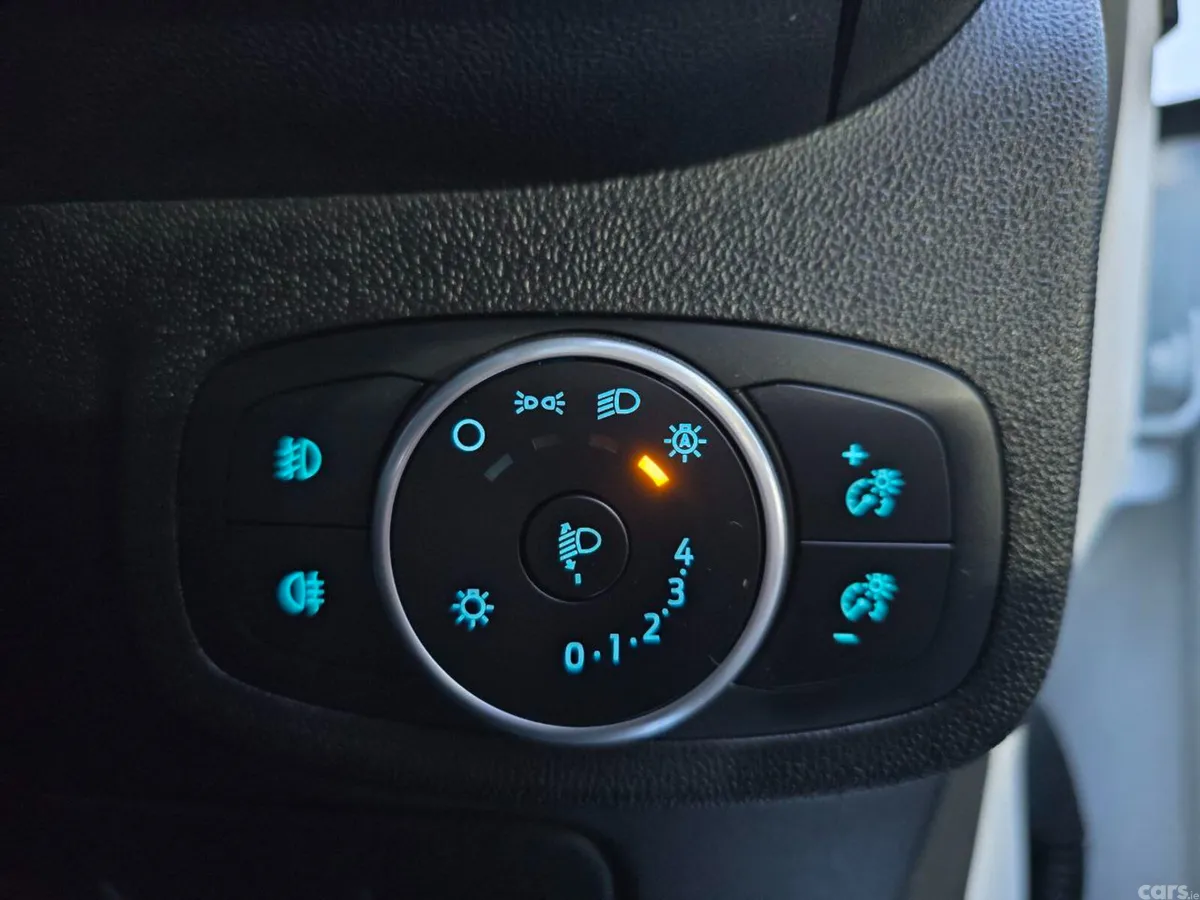 Ford Fiesta Hatchback, Petrol, 2018, White