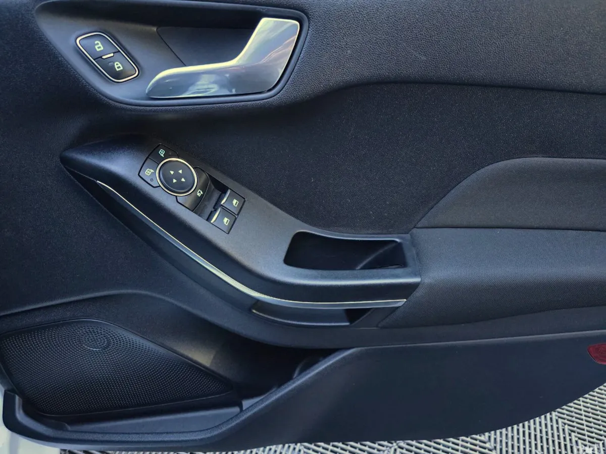 Ford Fiesta Hatchback, Petrol, 2018, White