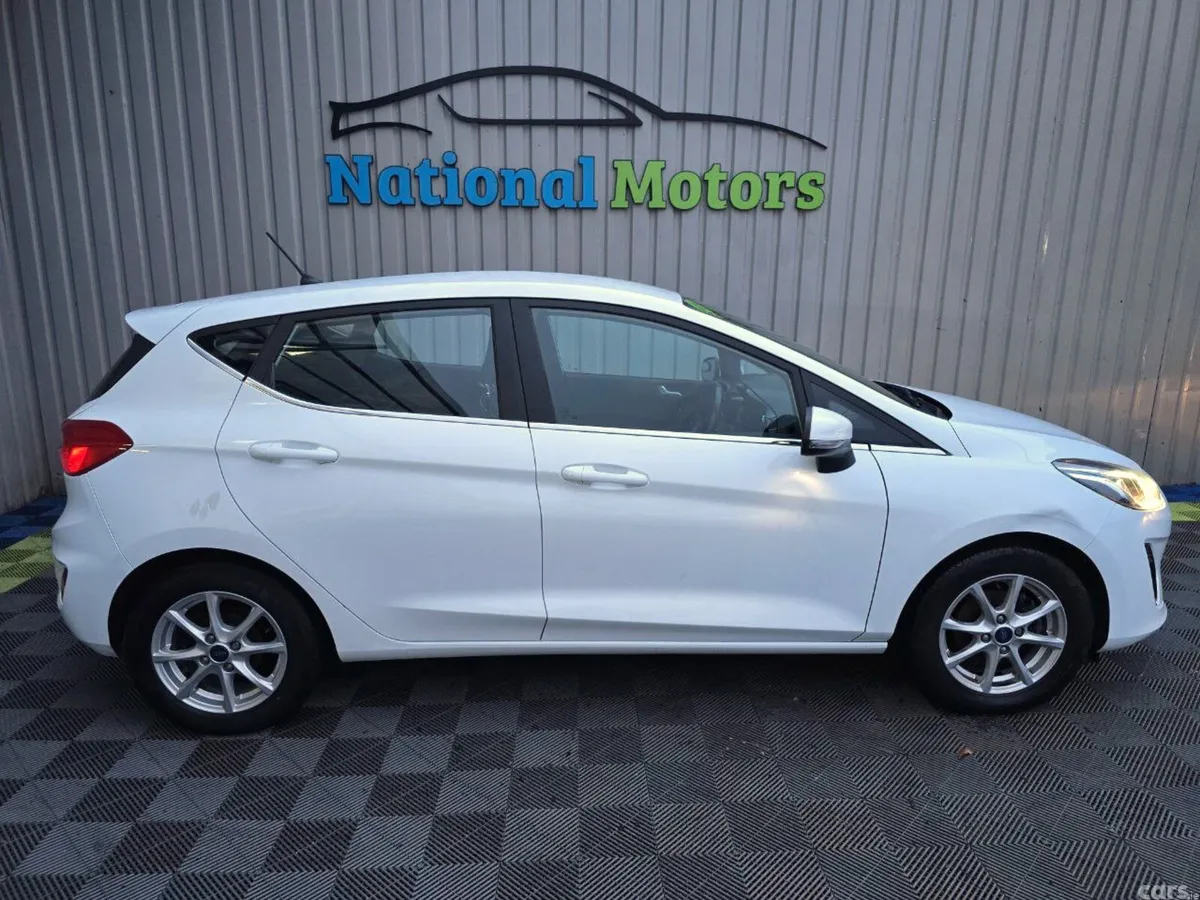 Ford Fiesta Hatchback, Petrol, 2018, White