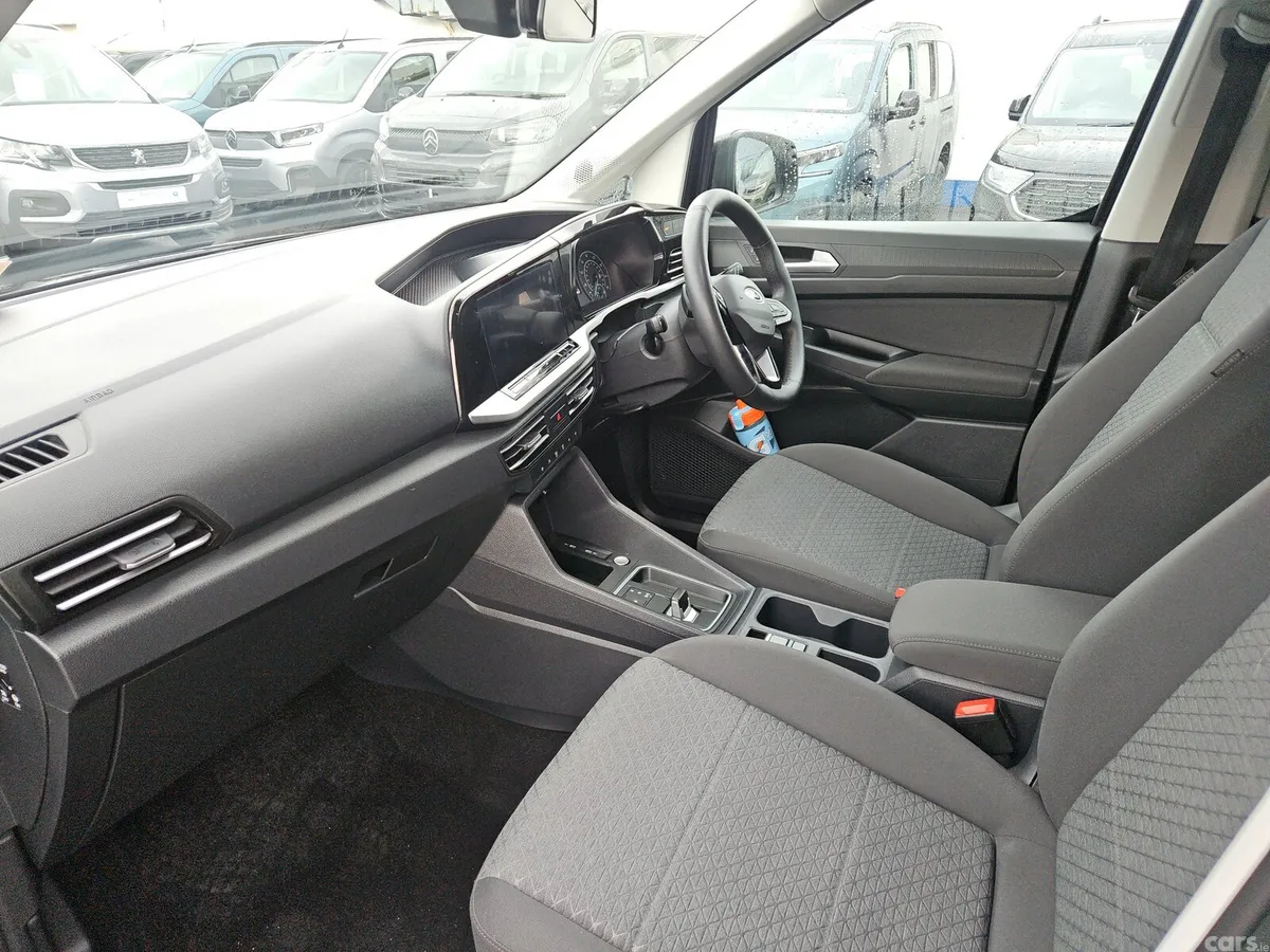 Ford Tourneo MPV, Diesel, 2023, Black