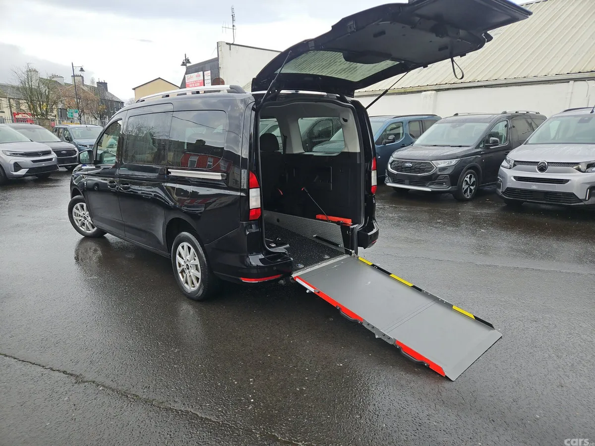 Ford Tourneo MPV, Diesel, 2023, Black