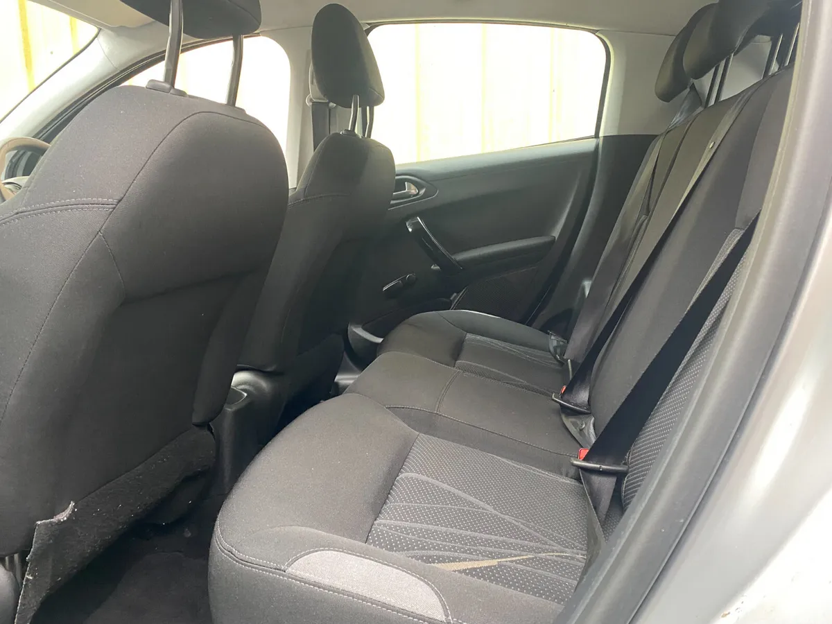 Peugeot 208 Hatchback, Diesel, 2015, Grey