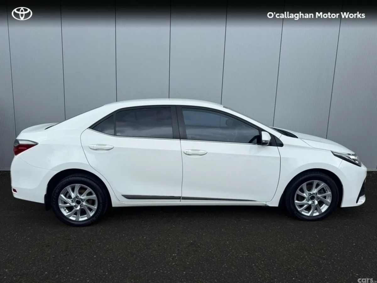 Toyota Corolla Saloon, Diesel, 2017, White