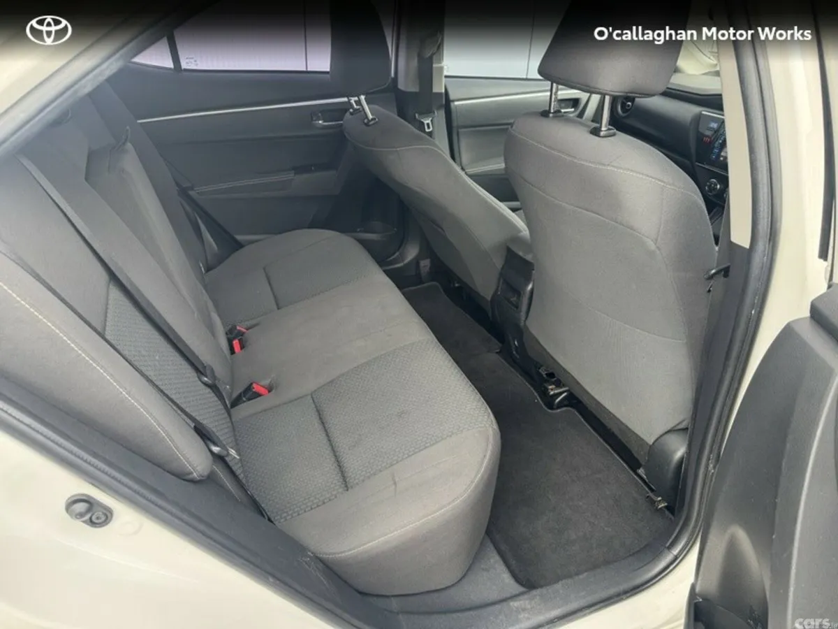 Toyota Corolla Saloon, Diesel, 2017, White