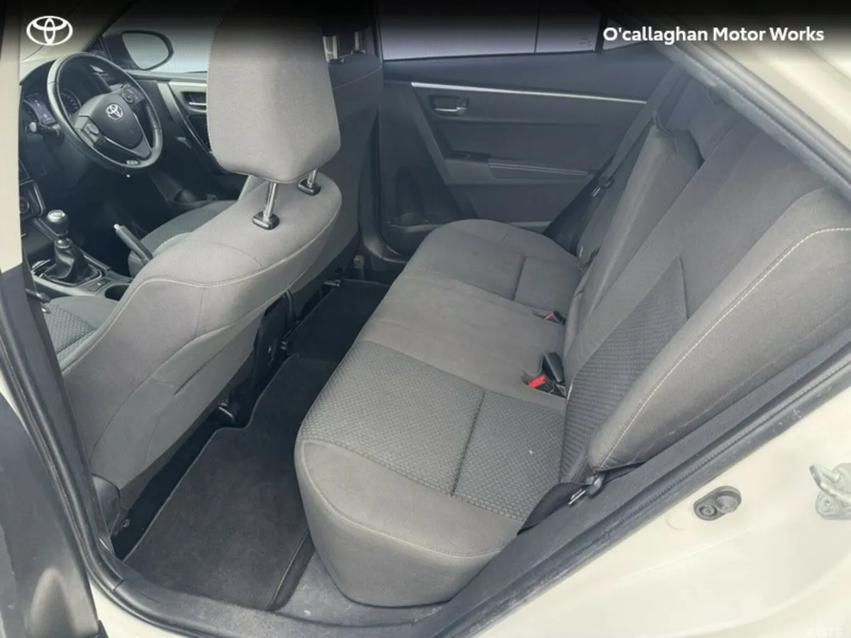 Toyota Corolla Saloon, Diesel, 2017, White