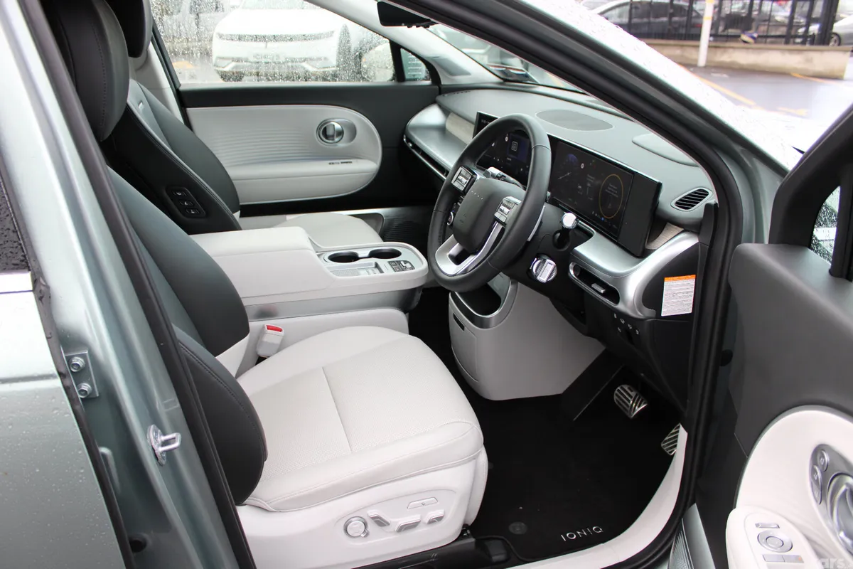Hyundai IONIQ 9 MPV, Electric, 2025, Grey