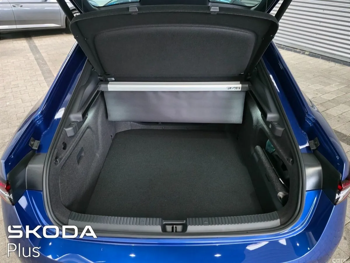 Skoda Superb Saloon, Diesel, 2027, Blue