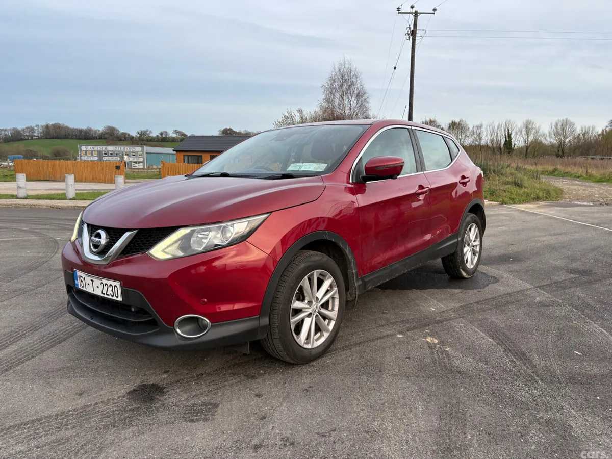 Nissan Qashqai Hatchback, Diesel, 2015, Red