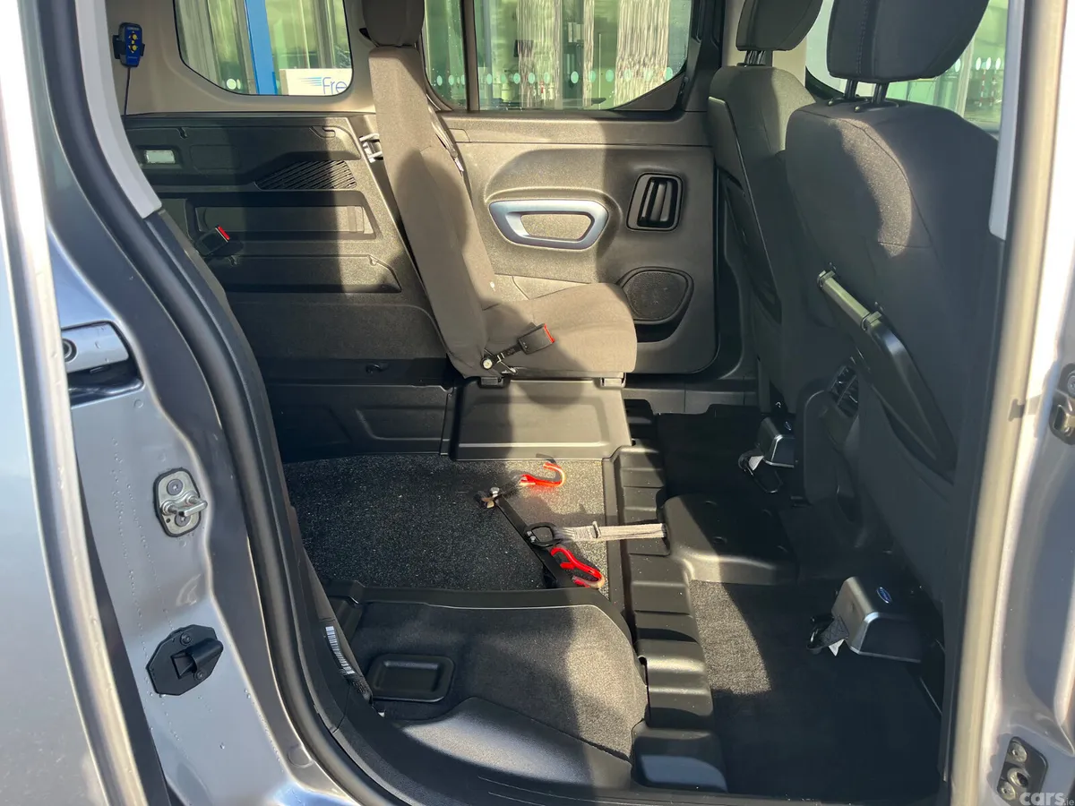 Peugeot Rifter MPV, Diesel, 2021, Silver