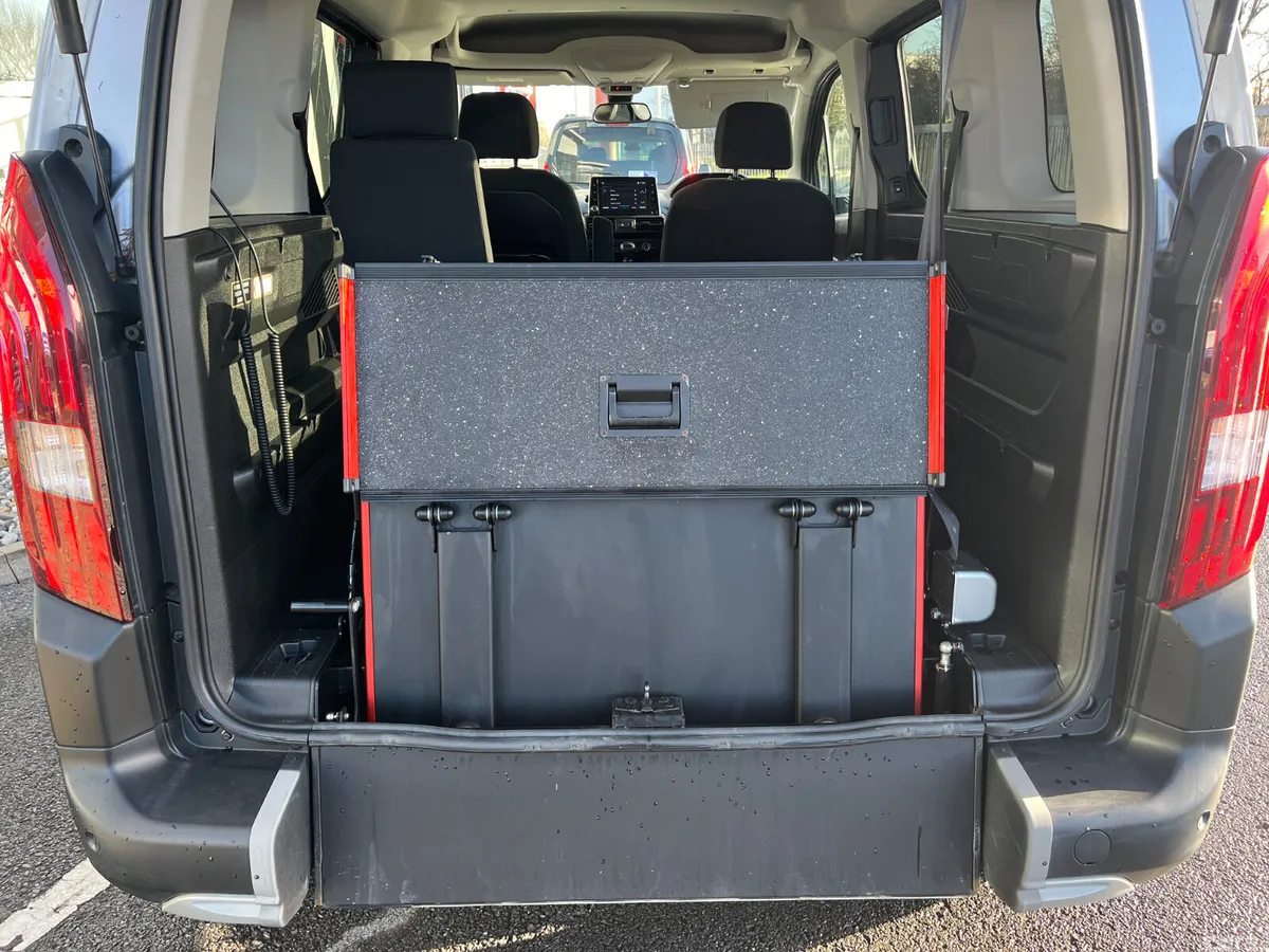 Peugeot Rifter MPV, Diesel, 2021, Silver